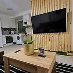 Daire Blessed Holidays In A New And Equipped Apartment, Wi-fi