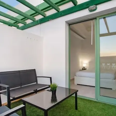 Daire Blessed Holidays In A New And Equipped Apartment, Wi-fi *